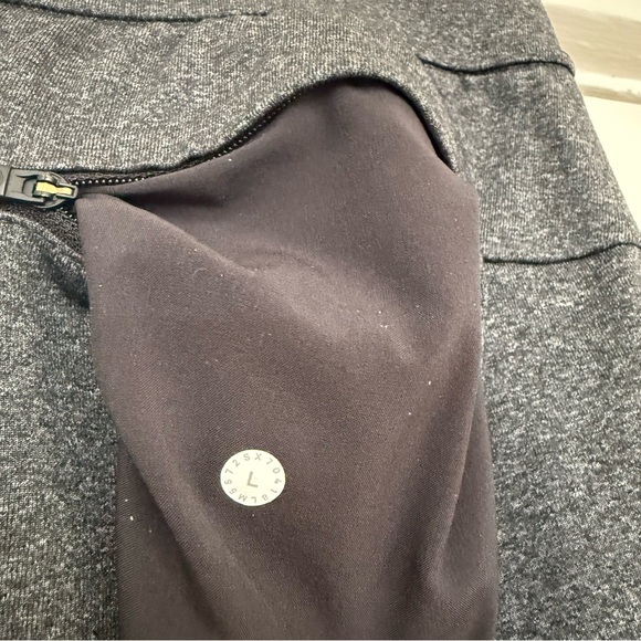 Lululemon Discipline Pant 32" Inseam in Heathered Black - Picture 3 of 5